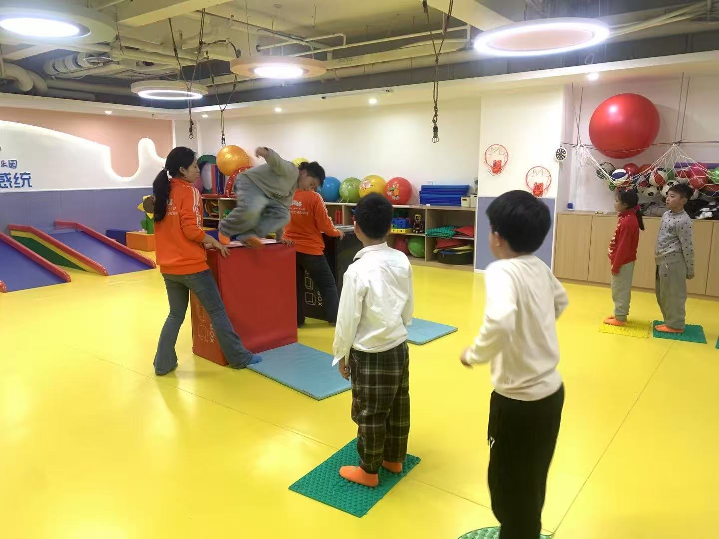 1743667451396322.jpg 575775.jpg